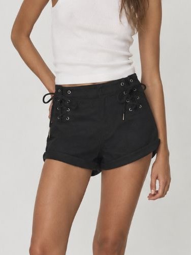 Shorts Preto Ilhós