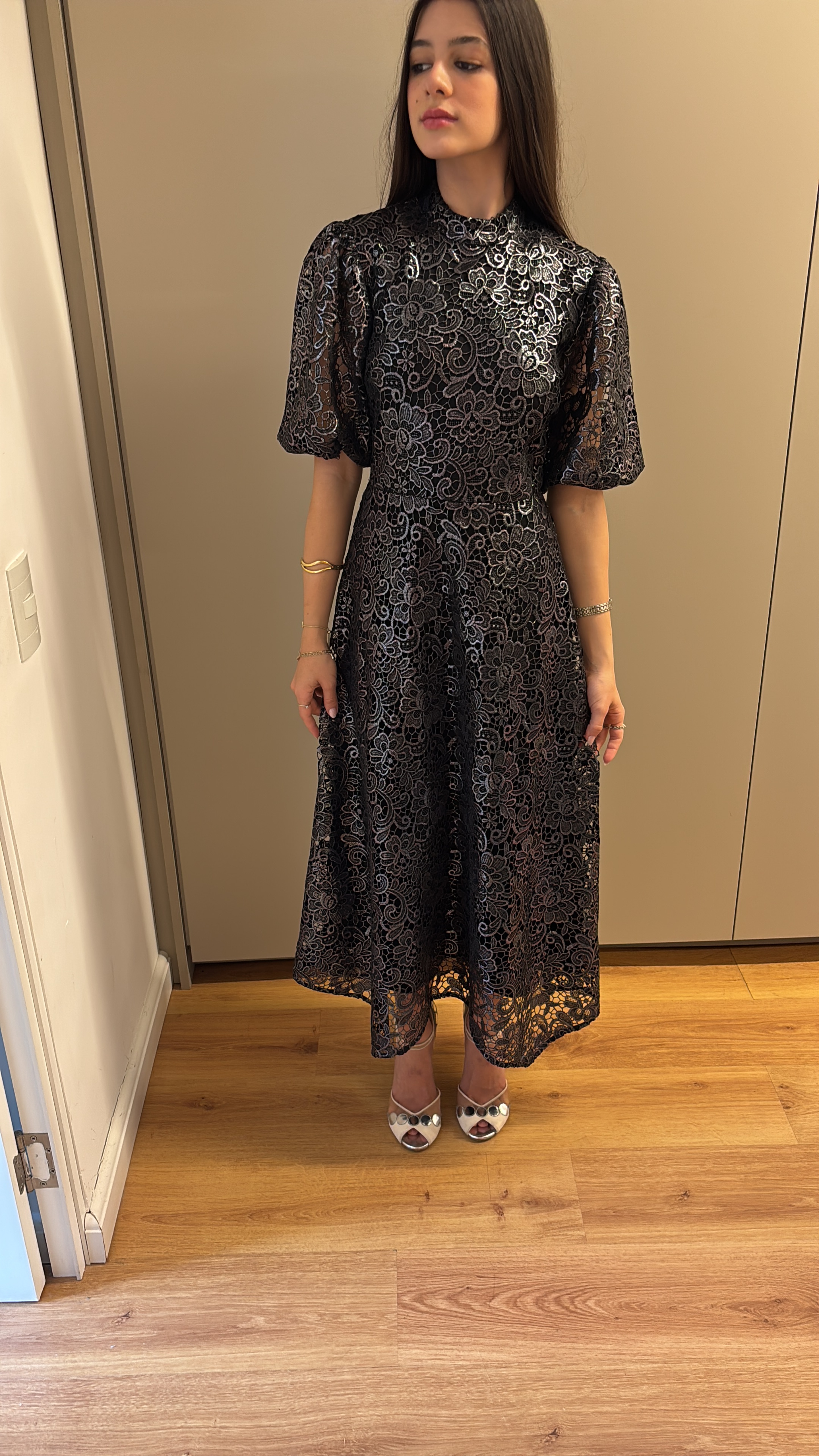 Vestido metalizado manga bufante
