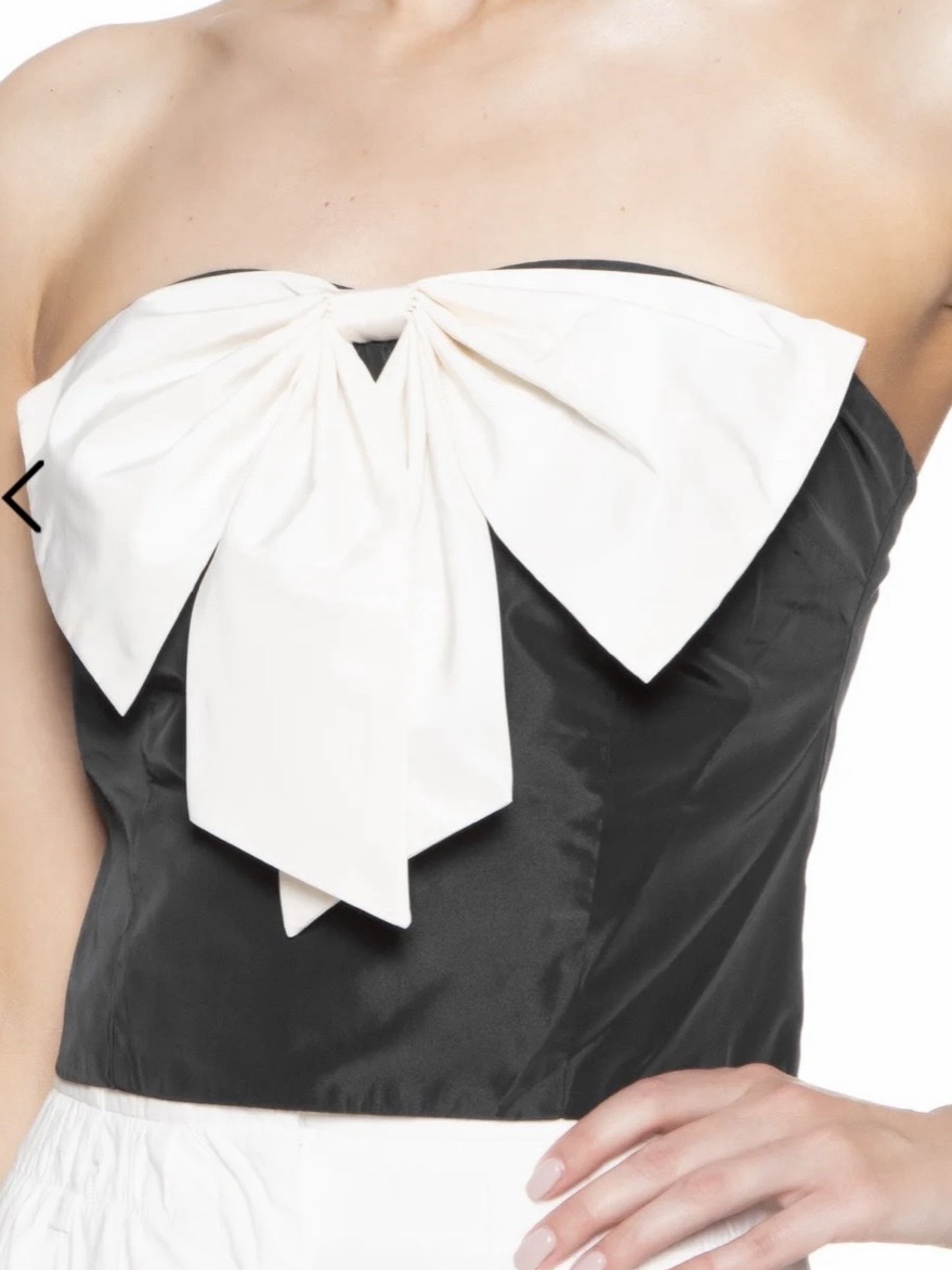 Top preto com laço