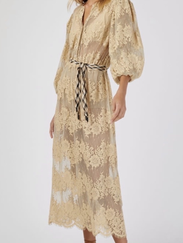 Vestido renda com manga bufante