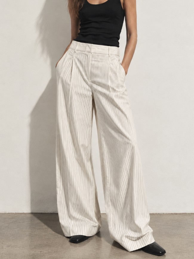 Calça risca de giz wide leg