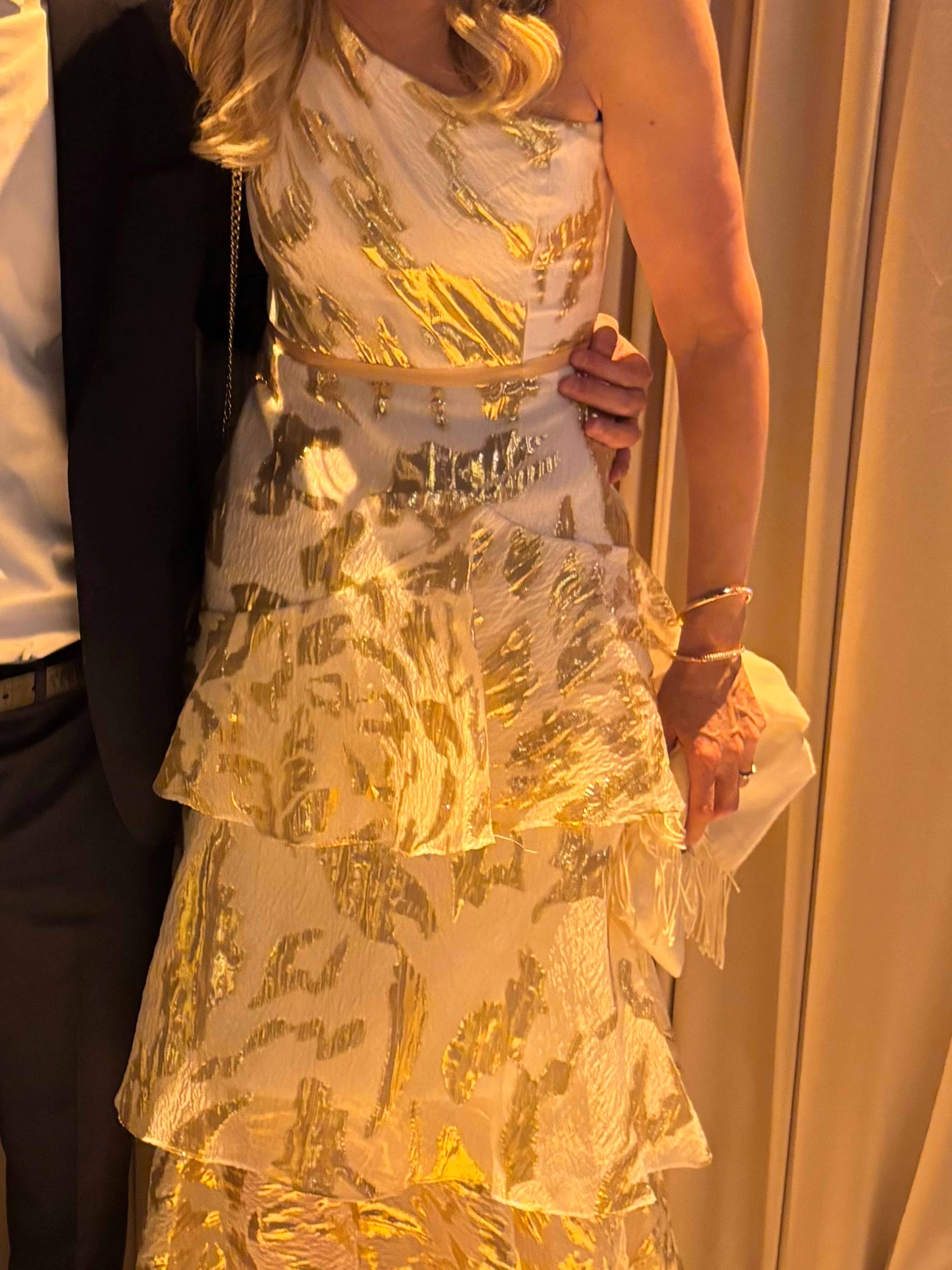 Vestido ouro e creme